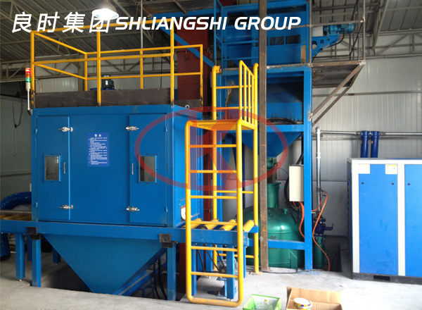 滾軸輸送壓送箱式自動噴砂機(jī)