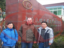 上海良時集團與格魯吉亞客戶恰談熱水器內(nèi)膽噴砂涂搪噴粉烘干固化線 