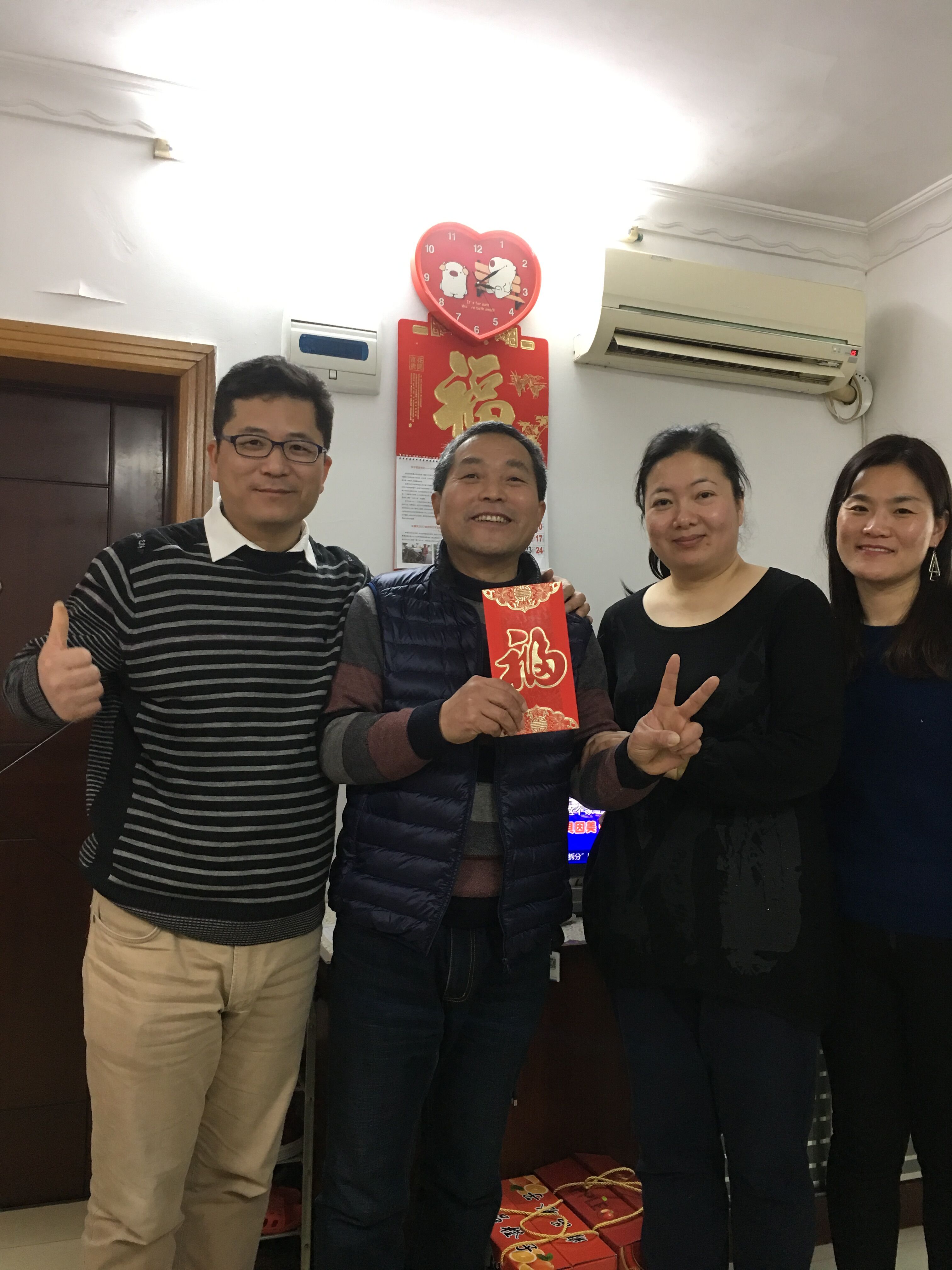 節(jié)前慰問送溫暖 情真意切暖人心——記良時(shí)智能春節(jié)前慰問退休老員工活動(dòng)