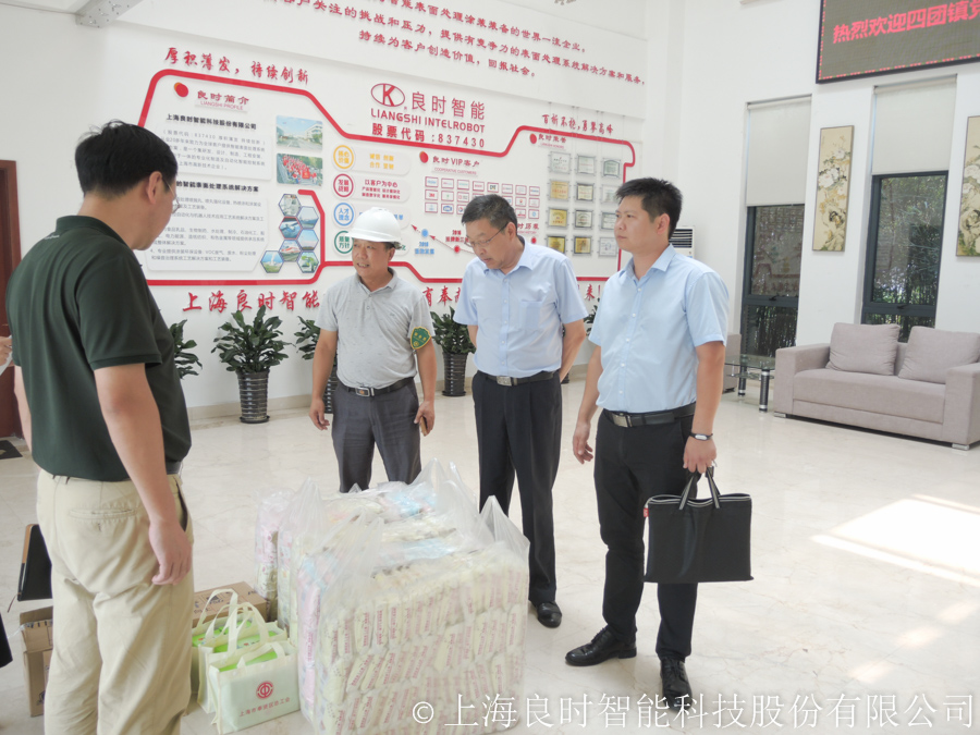 炎炎夏日送清涼 四團(tuán)鎮(zhèn)黨群書記胡紅兵慰問良時智能一線職工