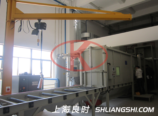 滾軸輸送通過式壓送箱式自動噴砂機(jī)