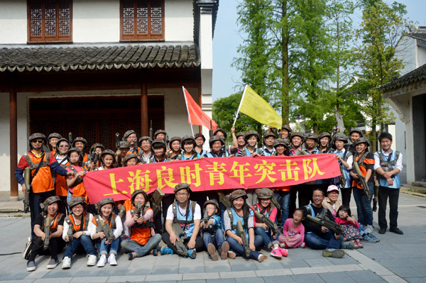 上海良時青年突擊隊拓展訓(xùn)練真人CS巷戰(zhàn)取得圓滿成功雙方凱旋歸隊大合影！